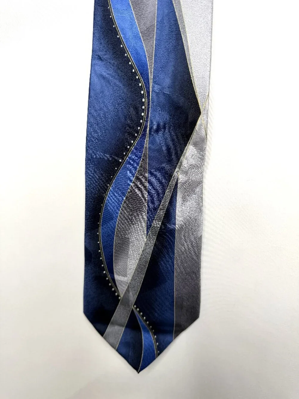 Pierre Cardin Men’s Neck Tie 4” Blue Gray Silver 100% Silk Wavy Necktie